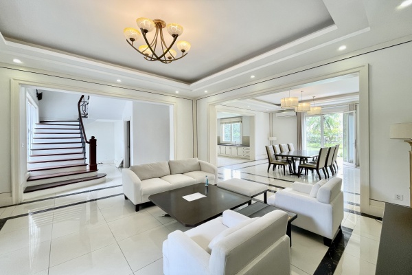 Cho thuê biệt thự đơn lập Vinhomes Riverside sân vườn rộng 3PN