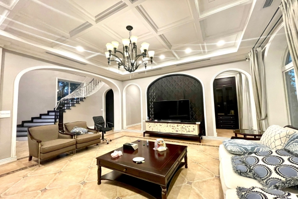 Cho thuê biệt thự đơn lập Vinhomes Riverside vị trí gần trường BIS