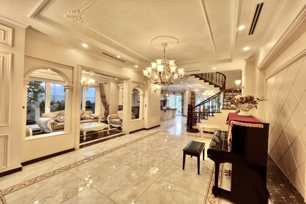 Cho thuê biệt thự đủ đồ Vinhomes Riverside có tầng hầm, gần BIS