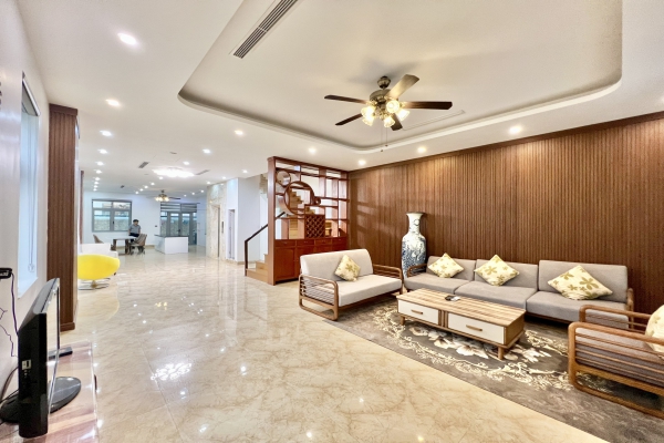 Cho thuê biệt thự Harmonny Vinhomes Riverside có thang máy