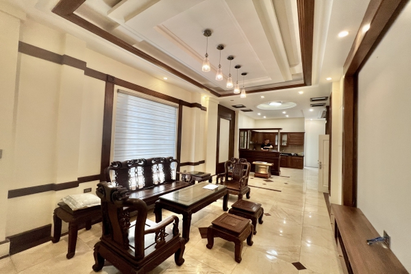 Cho thuê biệt thự Hoa Sữa Vinhomes Riverside 4PN đủ đồ