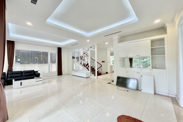 Cho thuê biệt thự Hoa Sữa Vinhomes Riverside full nội thất
