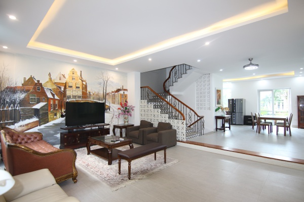 Cho thuê biệt thự song lập Vinhomes Riverside gần bể bơi