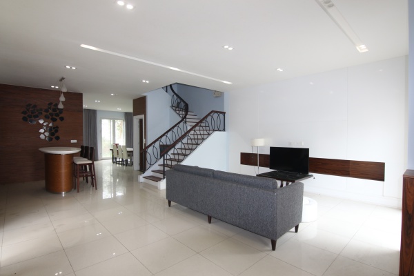 Cho thuê biệt thự song lập Vinhomes Riverside Hoa Sữa có đồ