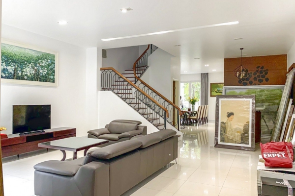 Cho thuê biệt thự Vinhomes Riverside full đồ 4PN