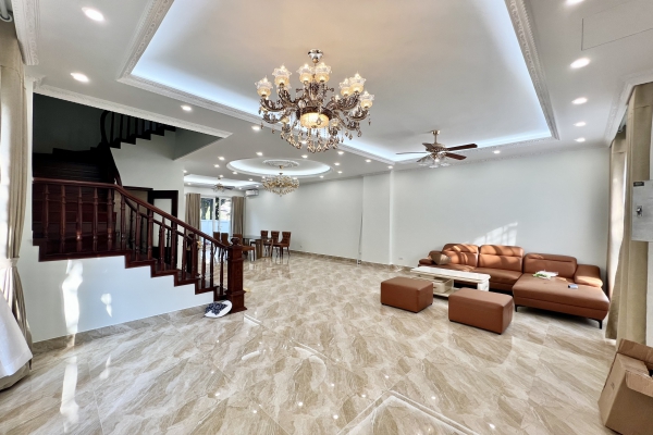 Cho thuê biệt thự Vinhomes Riverside khu Hoa Sữa full đồ
