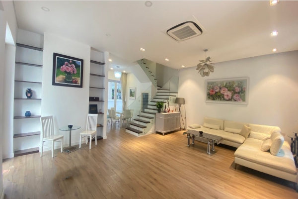 Cho thuê biệt thự Vinhomes Riverside nội thất hiện đại