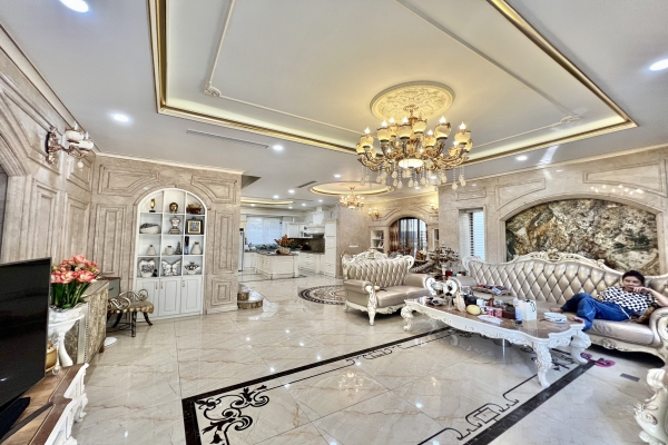 Cho thuê biệt thự Vinhomes Riverside nội thất tân cổ điển