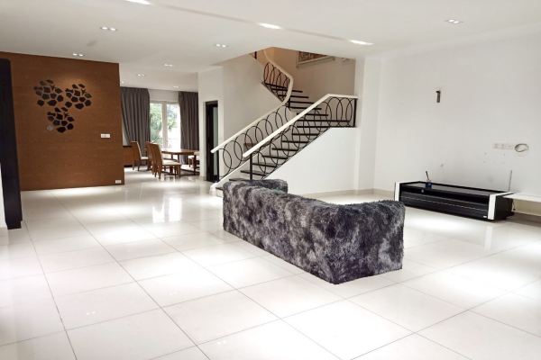 Cho thuê biệt thự Vinhomes Riverside song lập đủ đồ