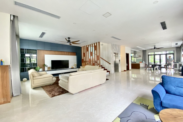 Cho thuê đơn lập Vinhomes Riverside phong cách hiện đại, full đồ