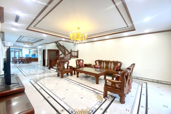 Cho thuê nhà Vinhomes Harmony có thang máy, gần Vinschool