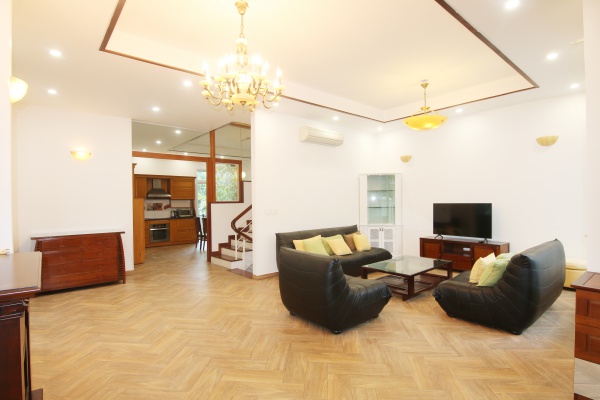 Cho thuê nhà Vinhomes Riverside đủ đồ 4 phòng ngủ gần BIS