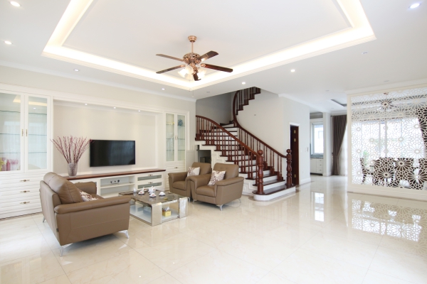 Cho thuê song lập Vinhomes Riverside đầy đủ nội thất 4PN