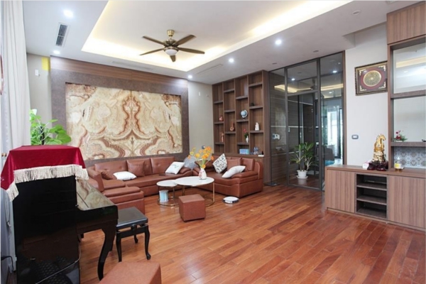 Cho thuê song lập Vinhomes Riverside gần trường BIS và Almaz