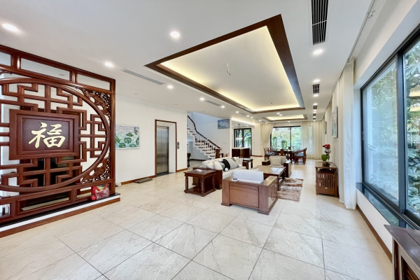 Đơn lập Vinhomes Riverside cho thuê full nội thất vườn rộng