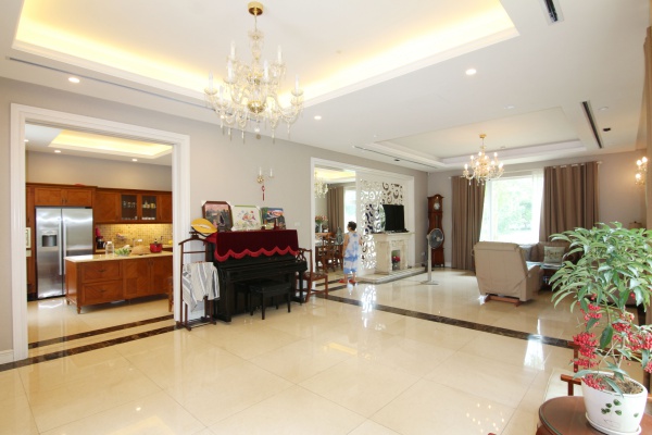 Thuê biệt thự đơn lập Vinhomes Riverside gần Almaz