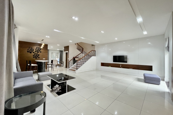Thuê biệt thự Hoa Sữa Vinhome Riverside trang bị full đồ
