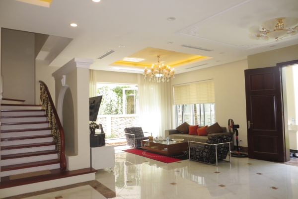 Thuê biệt thự liền kề Vinhomes Riverside có sân vườn rộng