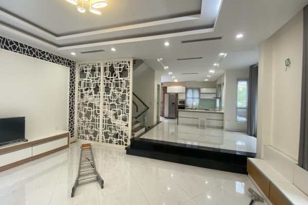 Thuê biệt thự song lập đầy đủ đồ Vinhomes Riverside, 4PN có sông
