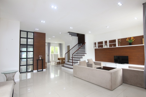 Thuê biệt thự song lập Vinhomes Riverside có sông và sân vườn