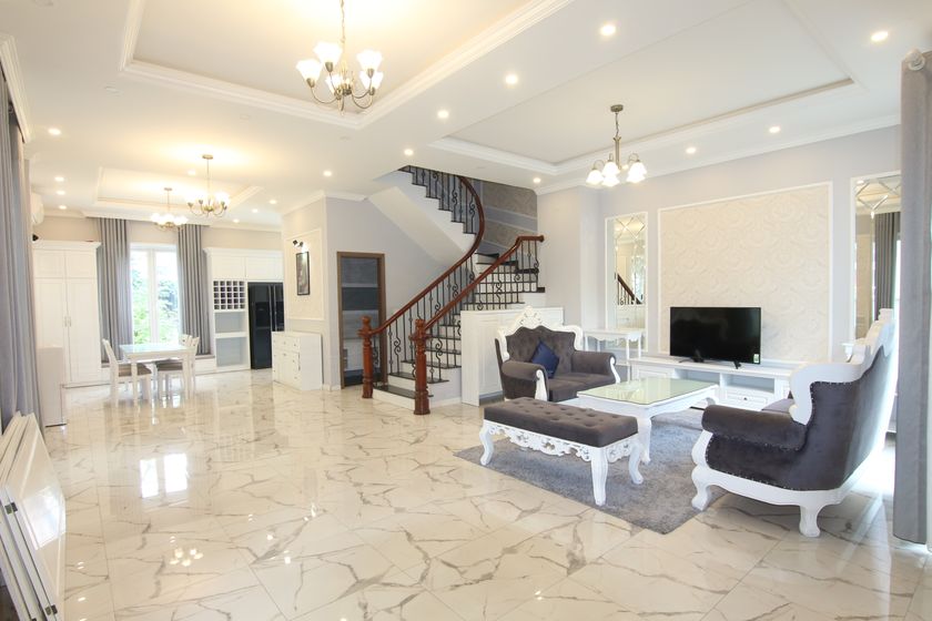 Thuê biệt thự song lập Vinhomes Riverside nội thất đầy đủ