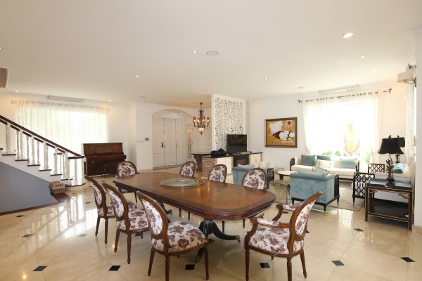 Thuê biệt thự Vinhomes Riverside đơn lập có thang máy