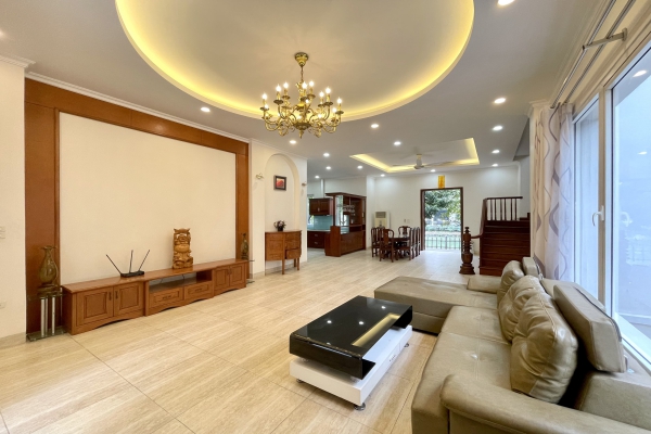 Thuê biệt thự Vinhomes Riverside, full đồ căn đơn lập