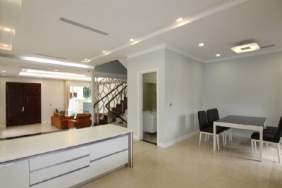 Thuê nhà biệt thự Hoa Sữa Vinhomes Riverside, có sông đủ đồ gần BIS