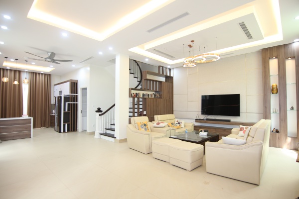 Thuê nhà song lập Vinhomes Riverside bao gồm full nội thất