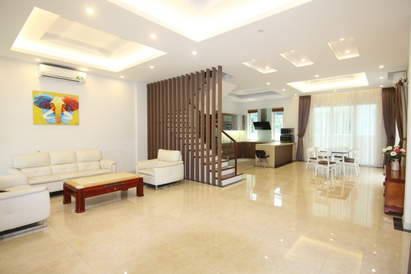 Thuê nhà liền kề Vinhomes Riverside gần Vincom Plaza
