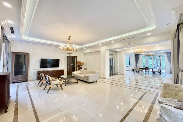 Thuê nhà tại Vinhome Riverside đường Hoa Phượng có thang máy