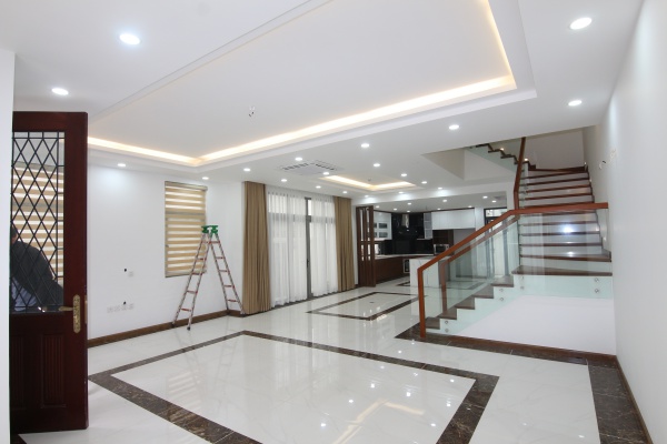 Thuê nhà Vinhomes Harmony không nội thất, mới sửa gần Vinschool và Hồ