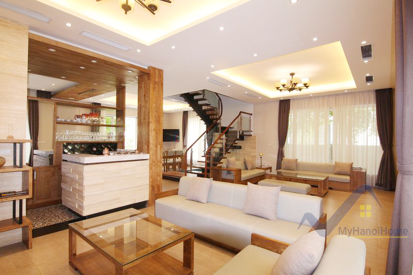 Thuê biệt thự đơn lập Vinhomes Riverside có Gara trong nhà 2