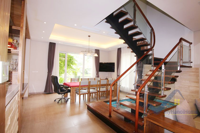 Thuê biệt thự đơn lập Vinhomes Riverside có Gara trong nhà 3