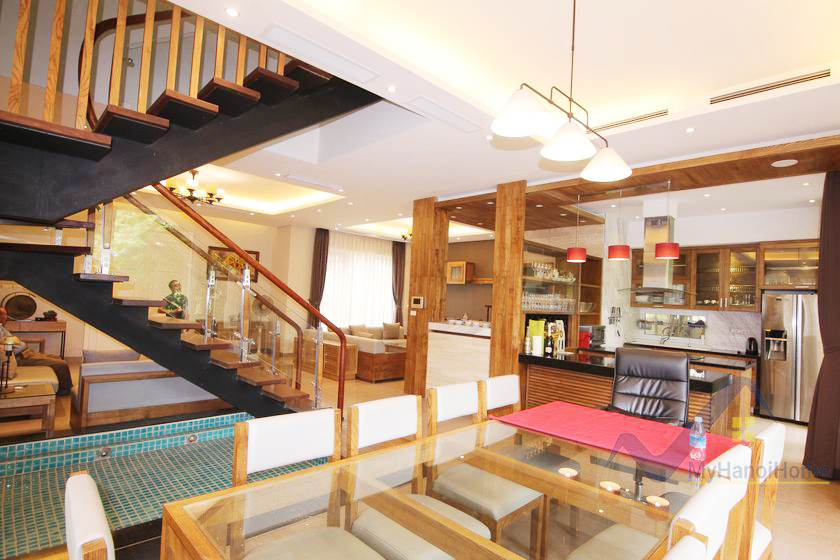 Thuê biệt thự đơn lập Vinhomes Riverside có Gara trong nhà 4