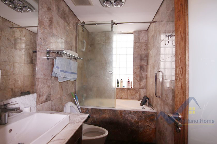 Thuê biệt thự đơn lập Vinhomes Riverside có Gara trong nhà 9