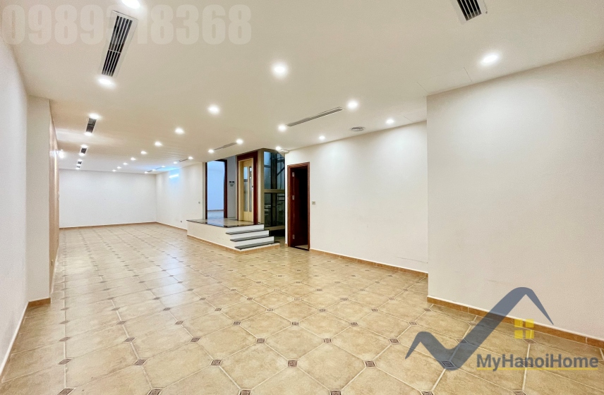 Thuê biệt thự đơn lập Vinhomes Riverside gần trường BIS và Almaz, full đồ 7