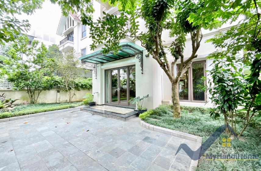 Thuê biệt thự đơn lập Vinhomes Riverside gần trường BIS và Almaz, full đồ 9