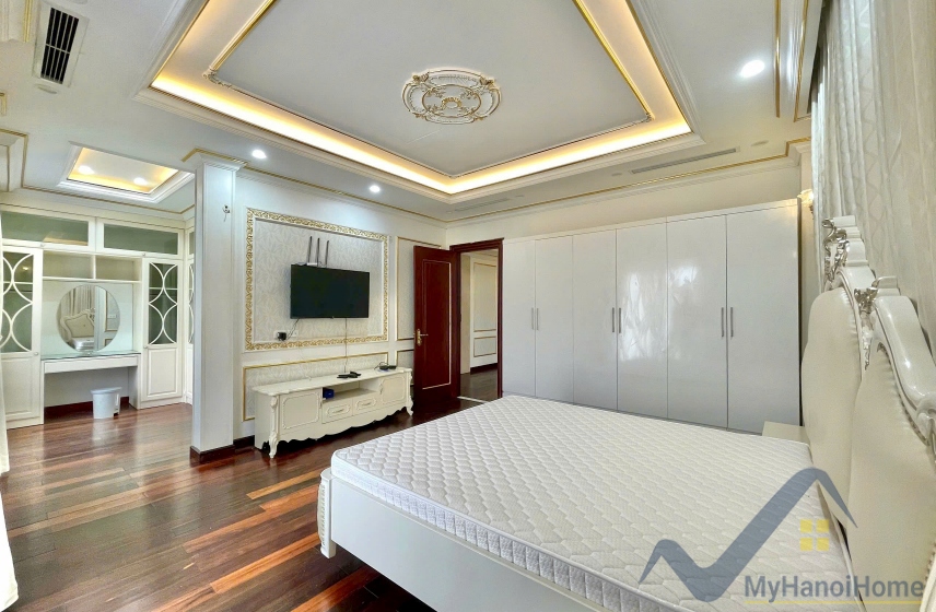 Thuê biệt thự đơn lập Vinhomes Riverside Long Biên có sông và hầm 24
