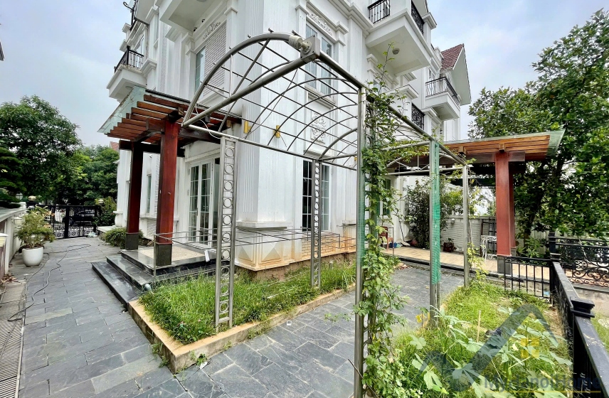 Thuê biệt thự đơn lập Vinhomes Riverside Long Biên có sông và hầm 9