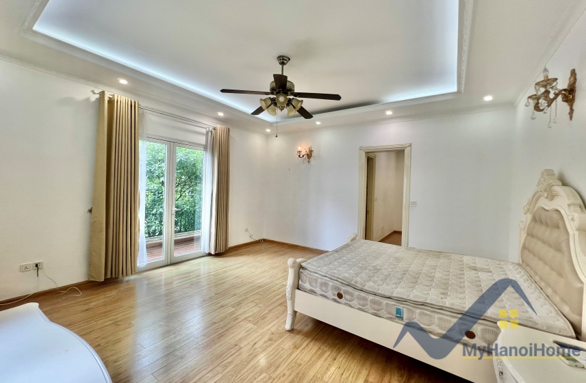 Thuê biệt thự đơn lập Vinhomes Riverside phong cách tân cổ điển 14