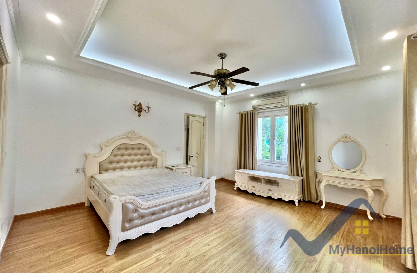 Thuê biệt thự đơn lập Vinhomes Riverside phong cách tân cổ điển 15
