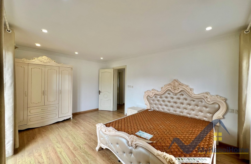 Thuê biệt thự đơn lập Vinhomes Riverside phong cách tân cổ điển 25
