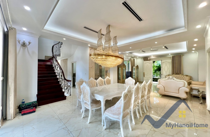 Thuê biệt thự đơn lập Vinhomes Riverside phong cách tân cổ điển 6