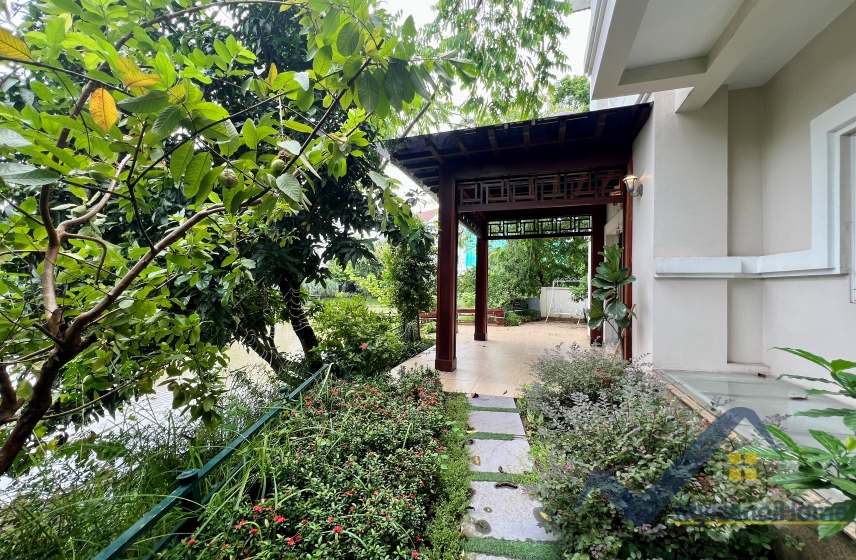 Thuê biệt thự đơn lập Vinhomes Riverside phong cách tân cổ điển 9