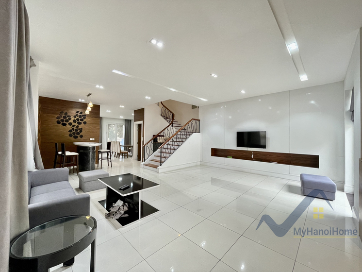 Thuê biệt thự Hoa Sữa Vinhome Riverside trang bị full đồ 1
