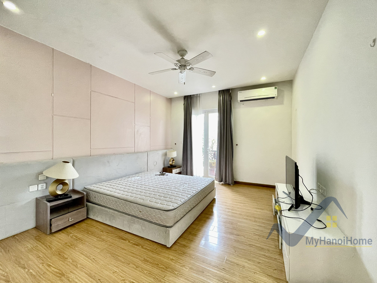 Thuê biệt thự Hoa Sữa Vinhome Riverside trang bị full đồ 12