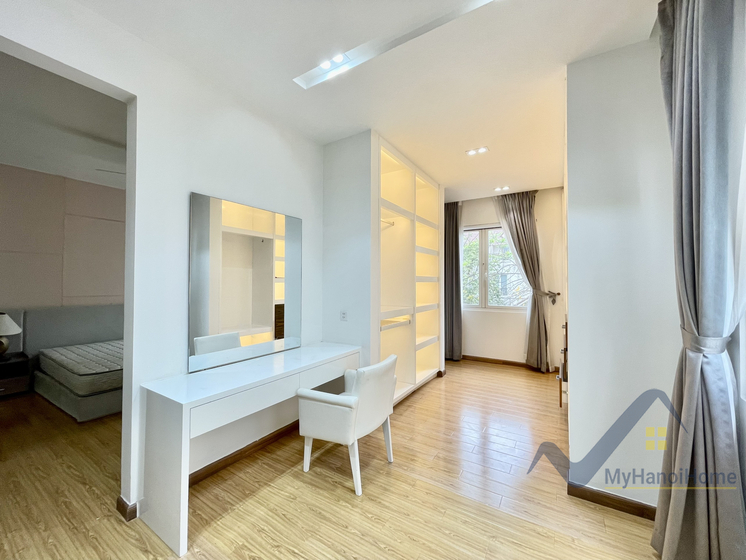 Thuê biệt thự Hoa Sữa Vinhome Riverside trang bị full đồ 13