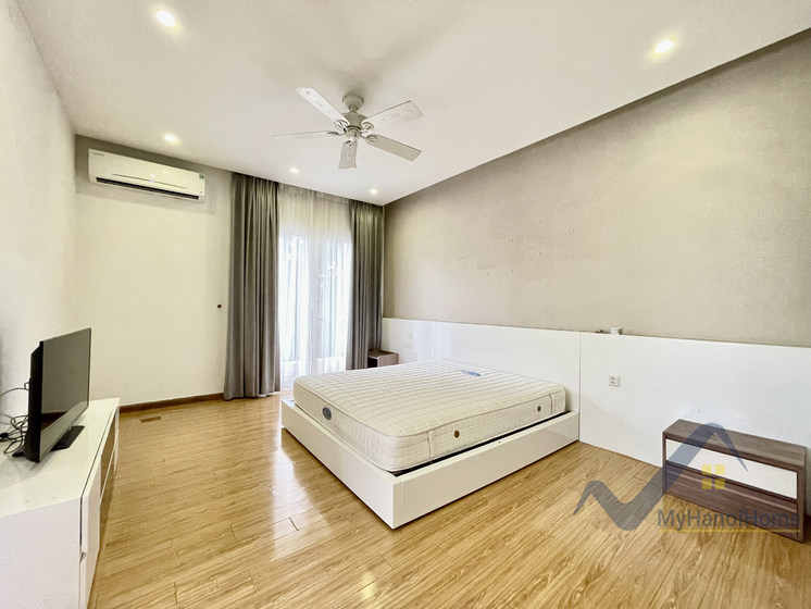 Thuê biệt thự Hoa Sữa Vinhome Riverside trang bị full đồ 15