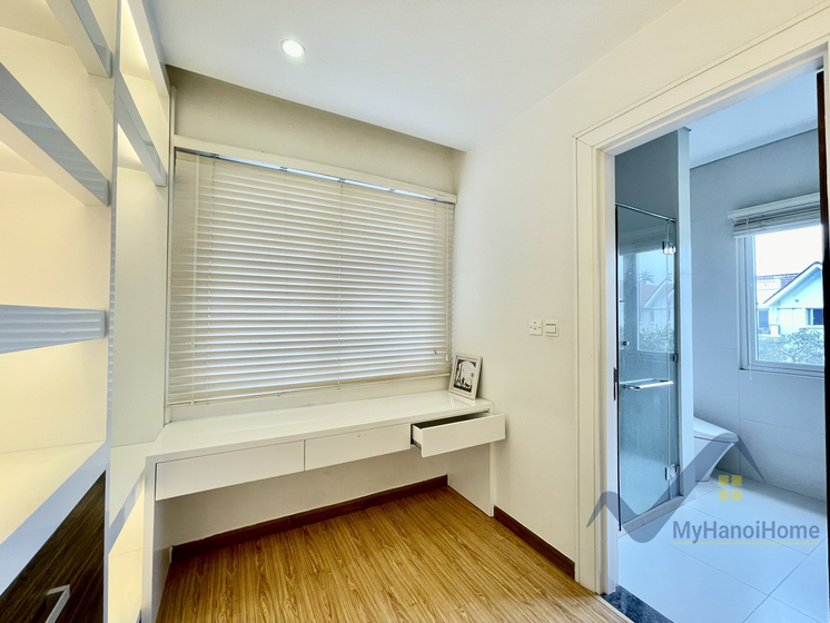 Thuê biệt thự Hoa Sữa Vinhome Riverside trang bị full đồ 16